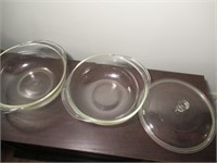 Older Pyrex  Bowl (One Glass Lid Doesn't Fit)