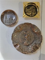 Vintage Souvenir Ashtrays & Small Metal Plaque