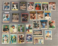 (27) 1971-1986 HOF and Stars Baseball Cards