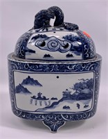 Potpourri jar, blue and white, dragon top,