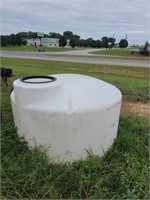 LARGE 550 GALLON WATER TANK