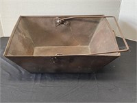 Metal basket with handle