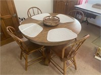 42" Round Oak Pedestal Table & 4 Chairs