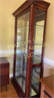 Beautiful Curio Cabinet with lights. 5 glass