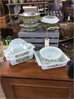 Vintage green and white pyrex set with lids