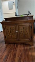 Spirit of 76 Magnavox dry sink console stereo