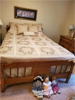 NICE OAK QUEEN SIZE BED - INCLUDES BEDDING(QUILT