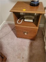 OAK NIGHT STAND - ONE DRAWER