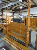 QUEEN SIZE CARVED SOLID OAK POSTER BED W/RAILS