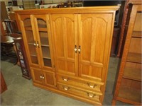 SOLID OAK (2) DRAWER (6) DOOR ENT/STORAGE CABINET