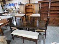 BEAUTIFUL SOLID WOOD TABLE, 6 PADDED CHAIRS/ BENCH