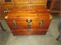 BEAUTIFUL WOOD FINISHED LIFT TOP TRUNK W/BRASS