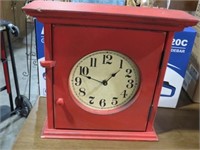 BATTERY OPERATED CLOCK IN WOOD CASE