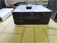 TEAC CD PLAYER WITH REMOTE