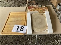 15" Baking stone and Lg. Cutting board (2)