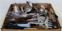 Tray Lot of Assorted Kitchen Items