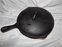 Cast Iron # 8 Unmarked Wagner Skillet & Lid