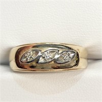 $3000 10K  Diamond(0.03ct) Ring