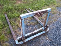 BLUE 41" 3 PT HITCH ROLL BALE MOVER