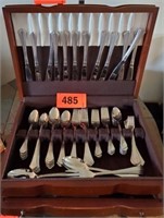 FARBERWARE FLATWARE IN WOOD CHEST