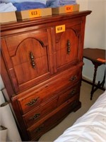 MATCHING  5 DRAWER WOOD CHEST OF DRAWERS