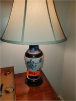 FLORAL THEMED TABLE LAMP