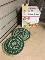 NIB Salsa Maker & Crocheted Pot Holders