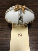 Eggspressions Silver With Gold Trim Egg