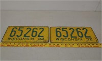Pair 1932 early yellow WI license plates