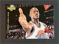 1996 UD Space Jam #60 Michael Jordan Lends a Hand