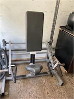 Hammer strength shrug machine