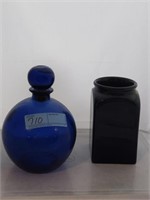 Round decanter w/removable cork lid & vase