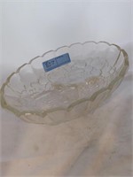 Glass fruit bowl w/feet