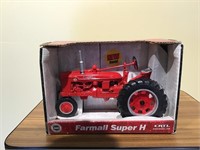 FARMALL SUPER H ERTL MODEL TRACTOR DIECAST