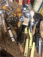 Quantity of food prep utensils