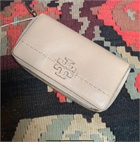 TORY BURCH nude leather wallet good shape