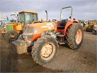 Kubota M900 Utility Tractor