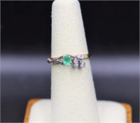 18 Kt Gold Emerald Diamond Ring
