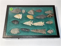17 NATIVE AMERICAN ARROWHEADS WITH DISPLAY CASE