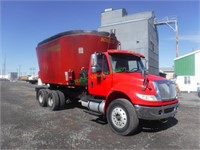 2004 ITEC Feed Truck w/ Schuler MS1050 Feed/Mixer
