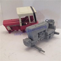 ERTL FORD 7710 AND IH 1586 CASTINGS