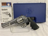 Smith & Wesson 629-4 Classic revolver, 44 magnum,