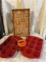 2 RUBBER MUFFIN PANS, WOOD TRAY, HALLOWEEN COOKIE