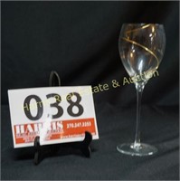 WINE GLASS WITH GOLD ACCENT