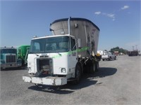 1988 White/GMC Cab Over w/ Kuhn 51100 Feed Box