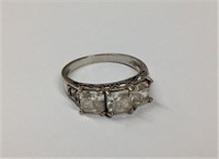 14k white gold Ring features 3 princess