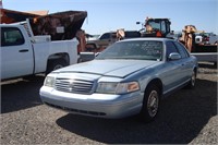 Roswell - 1999 FORD CROWN VICTORIA SEDAN