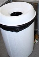 35 gallon garbage can with lid