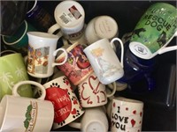 Huge lot of assorted coffee cups, see pics