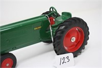 OLIVER MODEL 70 ROW CROP TOY TRACTOR